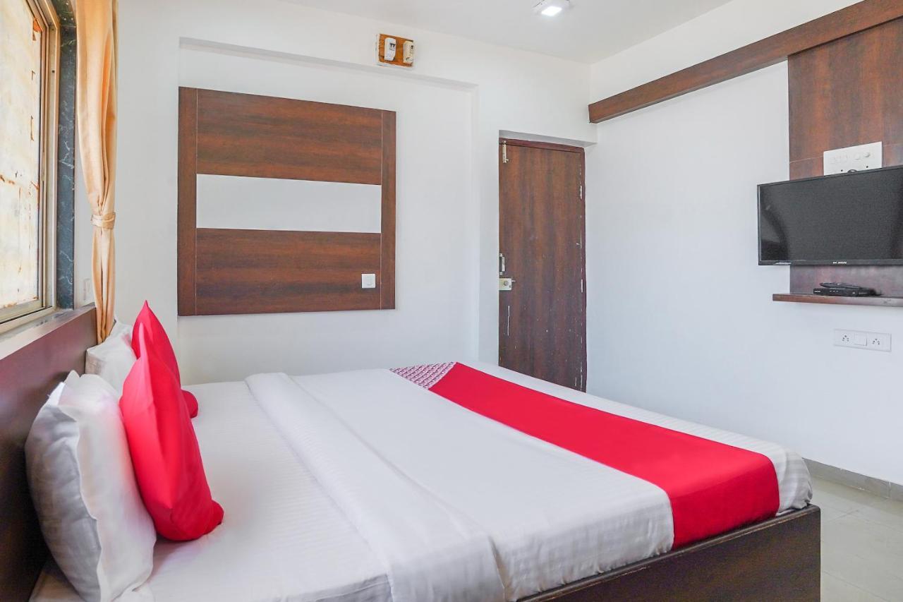 Oyo Flagship 70264 Hotel Vrindavan Mangvadi Exteriör bild