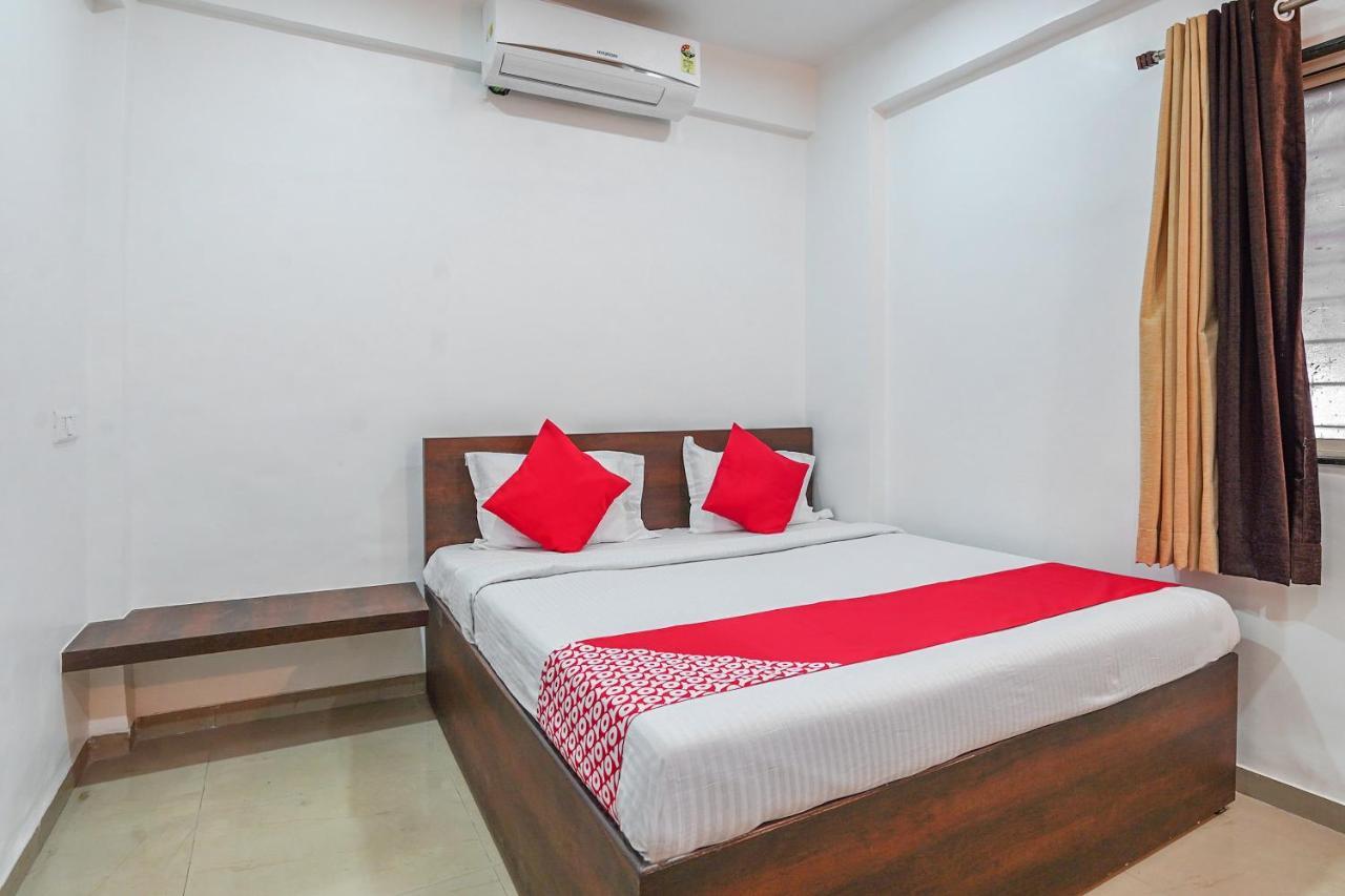 Oyo Flagship 70264 Hotel Vrindavan Mangvadi Exteriör bild