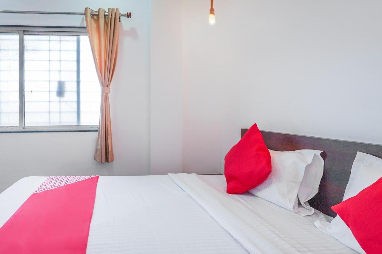 Oyo Flagship 70264 Hotel Vrindavan Mangvadi Exteriör bild